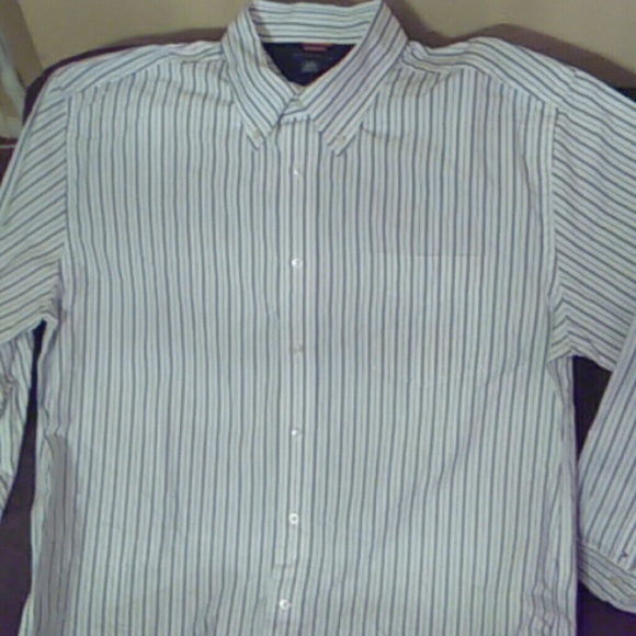 Tommy Hilfiger button down shirt - Picture 1 of 3